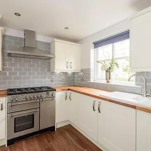  Apartment Cosy Roseburn Apartment, - 2 Bedrooms, Free Parking
