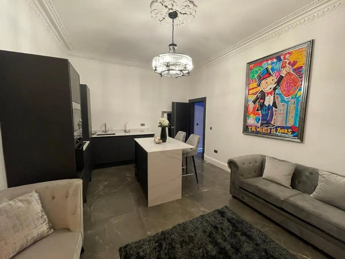 2Bedroom Apartment By The Castle Edinburgh