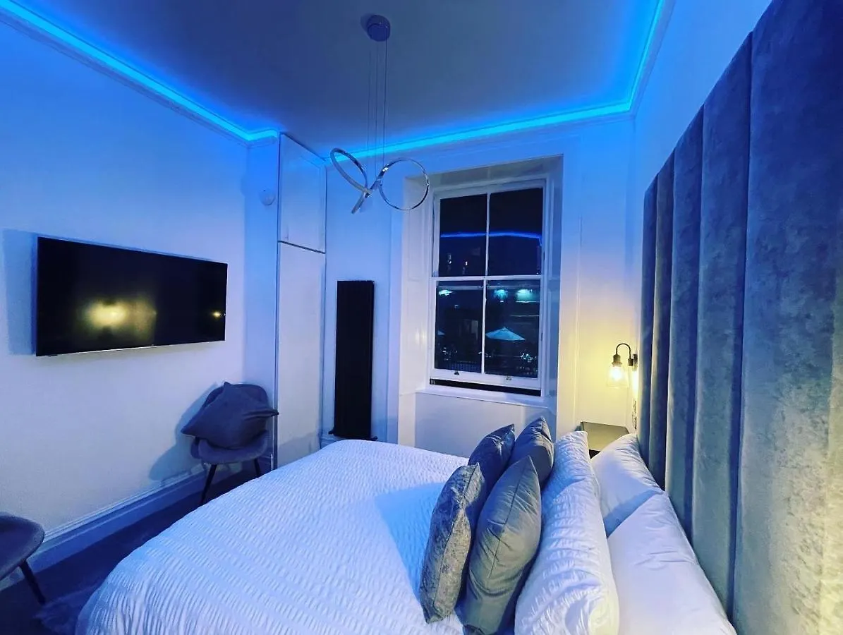 2Bedroom Apartment By The Castle Edinburgh