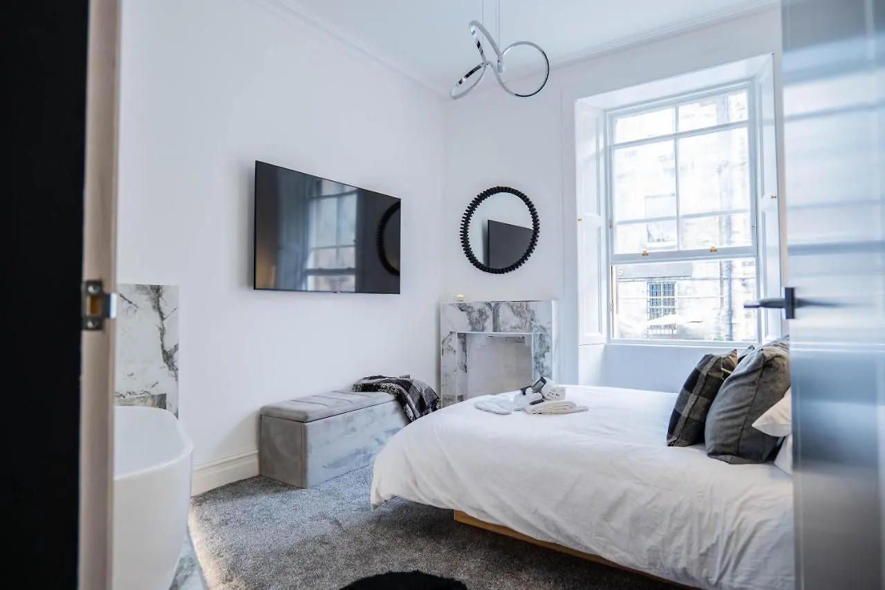 2Bedroom Apartment By The Castle Edinburgh