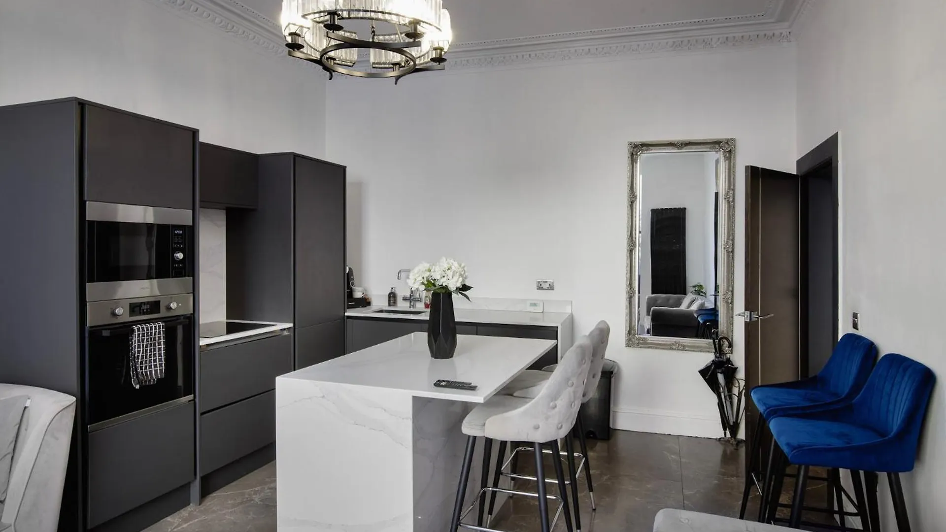 2Bedroom Apartment By The Castle Edinburgh