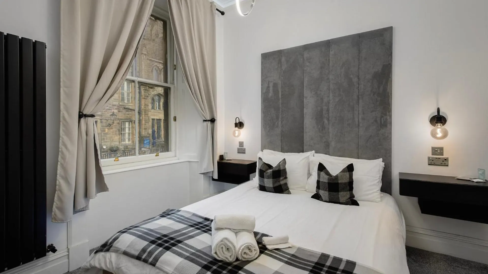2Bedroom Apartment By The Castle Edinburgh